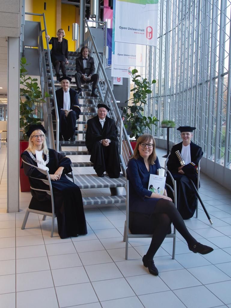 Martine van der Pluijm, van harte gefeliciteerd met je promotie!

Proefschrift 'Thuis in Taal: Ontwerp en evaluatie van een partnerschapsprogramma voor leraren met laagopgeleide ouders ter ondersteuning van de taalontwikkeling van hun jonge kinderen'