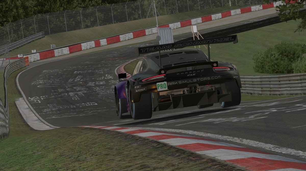arksimulators's tweet photo. The #ArkSimulators powered #TeamSchnitzel #RSR jumping into the new week like... 

#MondayMotivation #Porsche #911 #iracing #simracing https://t.co/2lcdQbIHgO