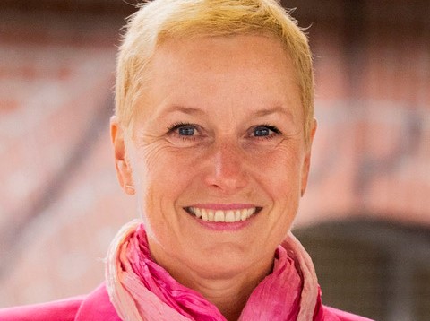 "Kürzlich trafen sich gleich 5 Ministerinnen &amp; Minister auf einem gemeinsamen Gipfel um ein historisches Rettungspaket für die Automobilindustrie zu schnüren. Wo bleibt das 'Wir müssen helfen!' für die #Pflege?", fragt <a href="/E_Scharfenberg/">E. Scharfenberg</a> im Blog von Altenheim
altenheim.net/Infopool/Exper…