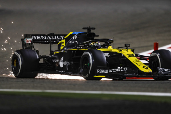 #Renault pilotu @danielricciardo, #Formula1'in yaptıklarını iğrenç bulduğunu ve hayal kırıklığı yaşadığını, @RGrosjean'ın kazasının yayınlanış şeklinin onun ailesi ve izleyen tüm aileler için saygısızlık ve düşüncesizlik olduğunu düşündüğünü söyledi. https://t.co/56DYYfl3Ii