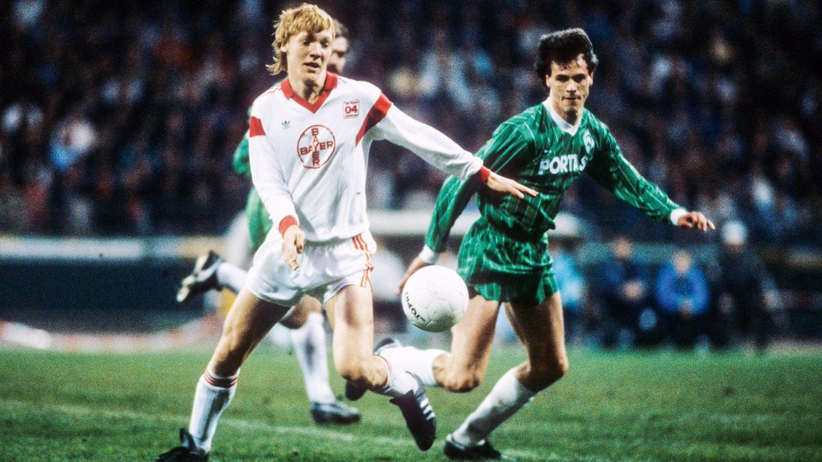 bayer04fussball's tweet photo. #UEFACup-Sieger Marcus #Feinbier feiert heute seinen 51. Geburtstag. 🥳🎂 Wir gratulieren ganz 🖤❤️-lich!
#HappyBirthday | #Bayer04 | #Werkself https://t.co/Mw680BF4Vn