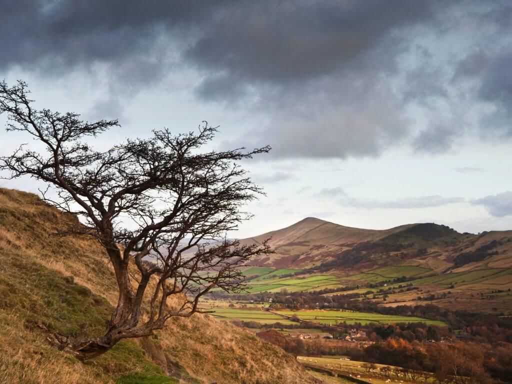 Home to some of the most stunning natural beauty in #England, the #PeakDistrict is a must-see. 

Here's your guide to getting the most out of a day there: dayoutinengland.com/days-out-peak-…

<a href="/PeakDistrictUK/">Peak District Walks</a> <a href="/peakdistrict/">Peak District National Park</a> #Derbyshire