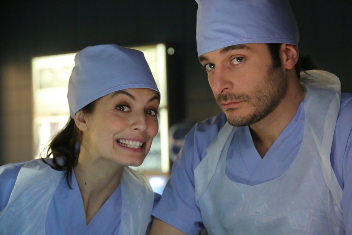 IngegnerCarla's tweet photo. Buon Lunedì e Buona Settimana con AA e CC❤️
la nostra royal couple della sala settoria al lavoro.
Lunedì con questo freddo c'è bisogno di un sorriso dei loro che riscaldi #AlessandraMastronardi #LinoGuanciale
#FotoBackstage #80 di PierFrancesco Bruni
#Lallieva3 #Vogliamolallieva4 https://t.co/7eudokP7Ju