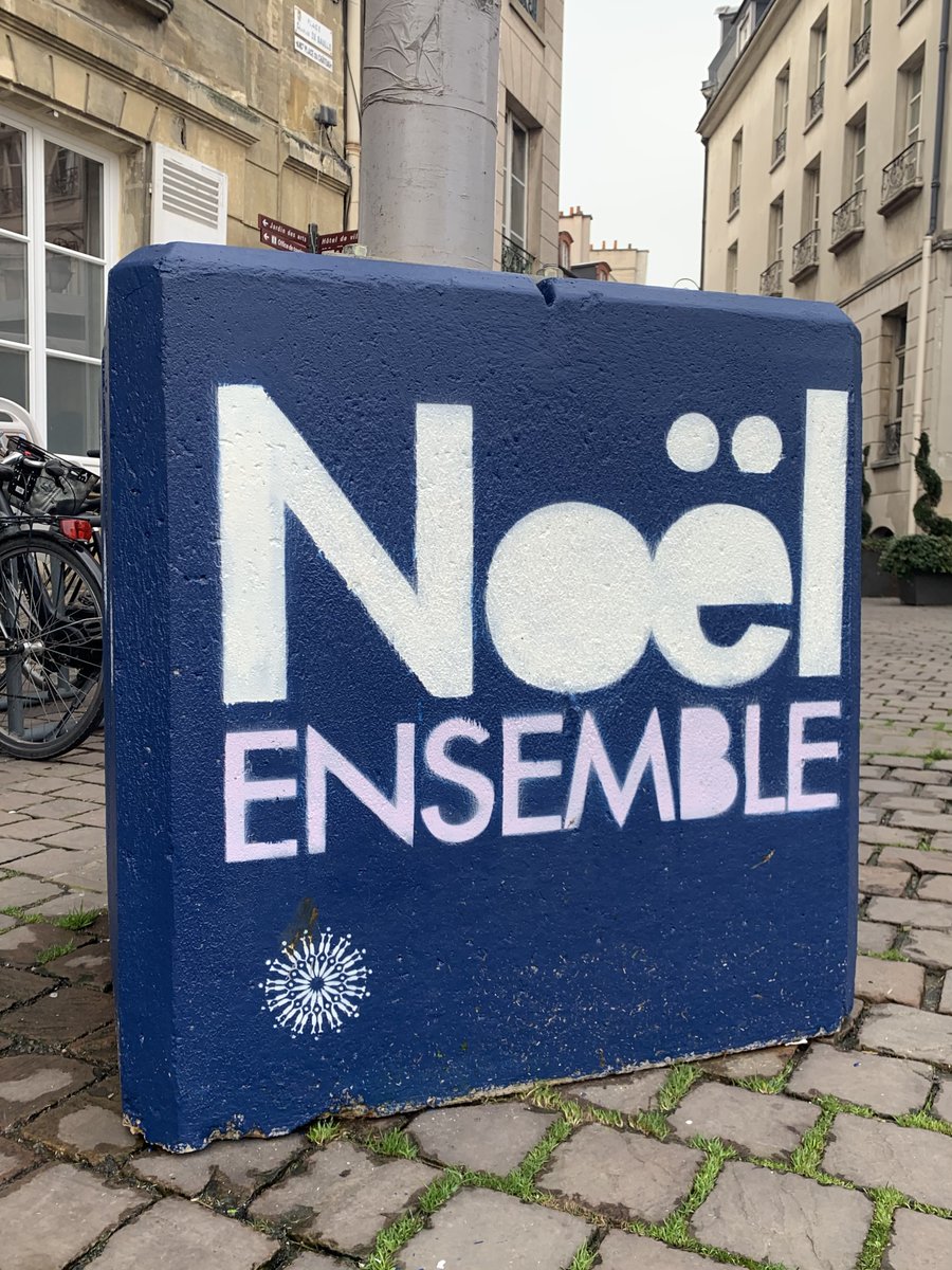 StGermainLaye's tweet photo. L'esprit de #Noel se répand à #SaintGermainEnLaye !
Merci à Lisa Larsonneur et à l'@AgenceOsaro pour l'habillage de nos plots béton 🖌️
 
À découvrir en ville 🚶
#NoelEnsemble https://t.co/cl3Hzb1L9k