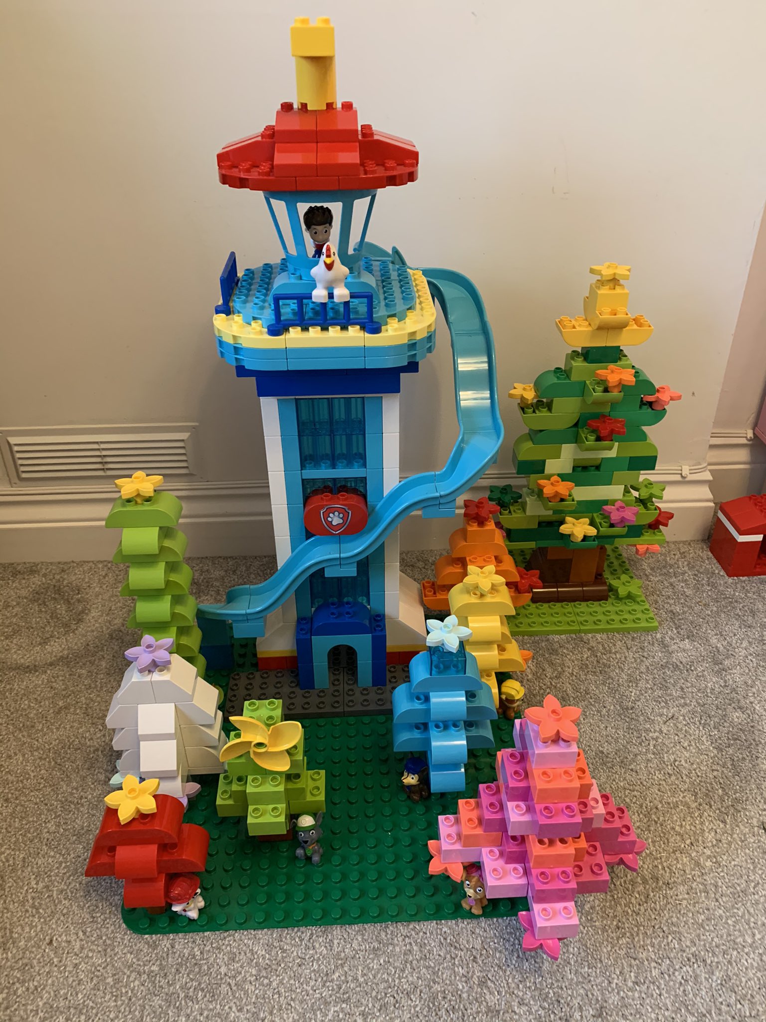 Lego Dad Labassi on Twitter: "The pups have for their Christmas trees up! Patrol is on a roll! #Lego #Duplo #PawPatrol #LookoutTower #Christmas #ChristmasTree #LegoIdeas #PawPatrolChristmas https://t.co/BWQCcKVu6w" / Twitter