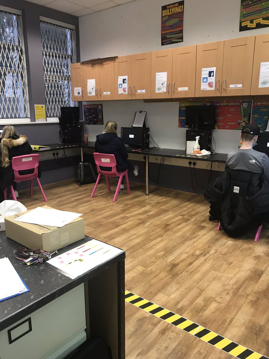 YRClondalkin's tweet photo. Yellow and Green groups hard at work this morning #SocialDistancing #covidcompliant #learning #adaptandovercome #weareyouthreach #learn #achieve #succeed @ddletbYR @ddletb @SOLASFET @NAYCEXEC @ETBIreland @EUinmyRegion @ESF_Ireland @FessIreland @ThisisFet https://t.co/VfAf0hQSHY