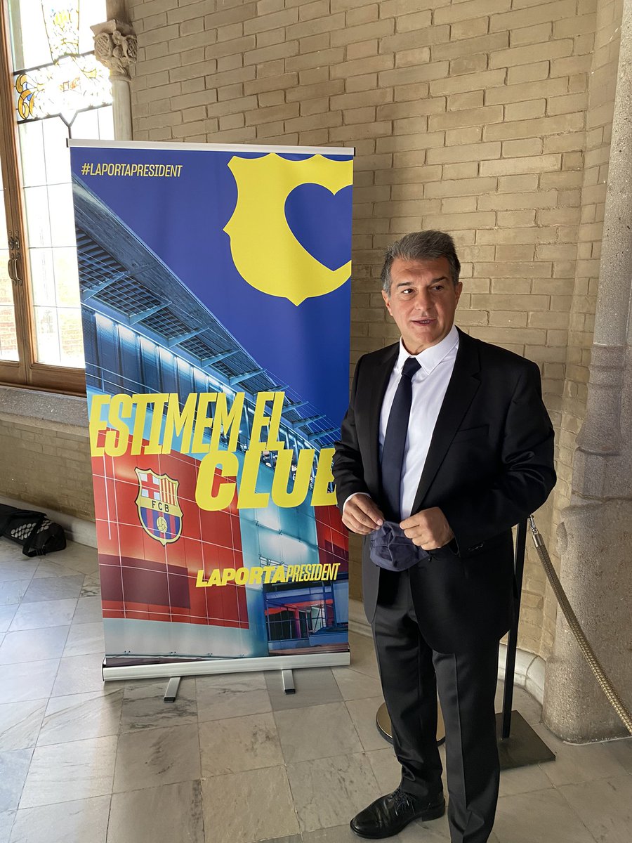خوان لابورتا تقدم بأوراق ترشحه لرئاسة نادي برشلونة ويطلق على حملته شعار "نحن نحب برشلونة".