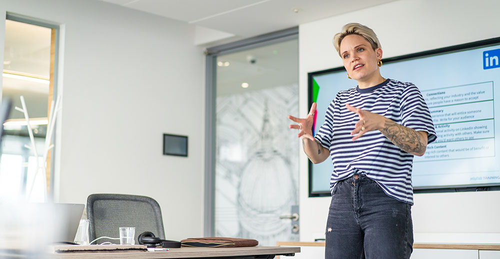 jellyfishglobal's tweet photo. We've seen a definite shift in online consumer behavior this year. Senior Director, Training @kineets predicts that Influencer Marketing will have its day in 2021. Read her predictions and tactics for success, as shared with students from @ManMetUni https://t.co/wcGuGg1w8G https://t.co/UIMEFg4bzg