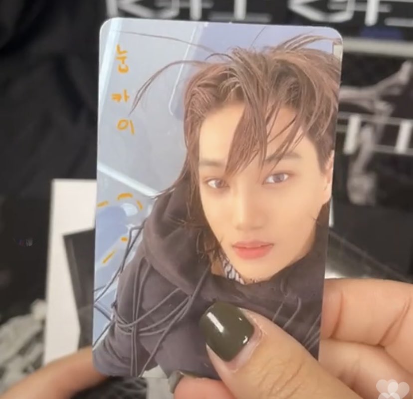 soloistkji's tweet photo. WTFFF #AlbumKAIoutNOW https://t.co/71ZdZ0nmCy