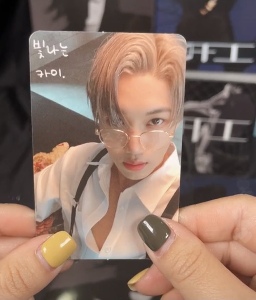 soloistkji's tweet photo. WTFFF #AlbumKAIoutNOW https://t.co/71ZdZ0nmCy