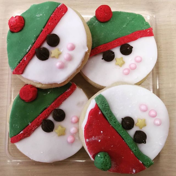 These went down very well this morning with a cuppa! Kindly gifted to us by Henry's other half, Hannah! Thank you ☺️👍 #nom