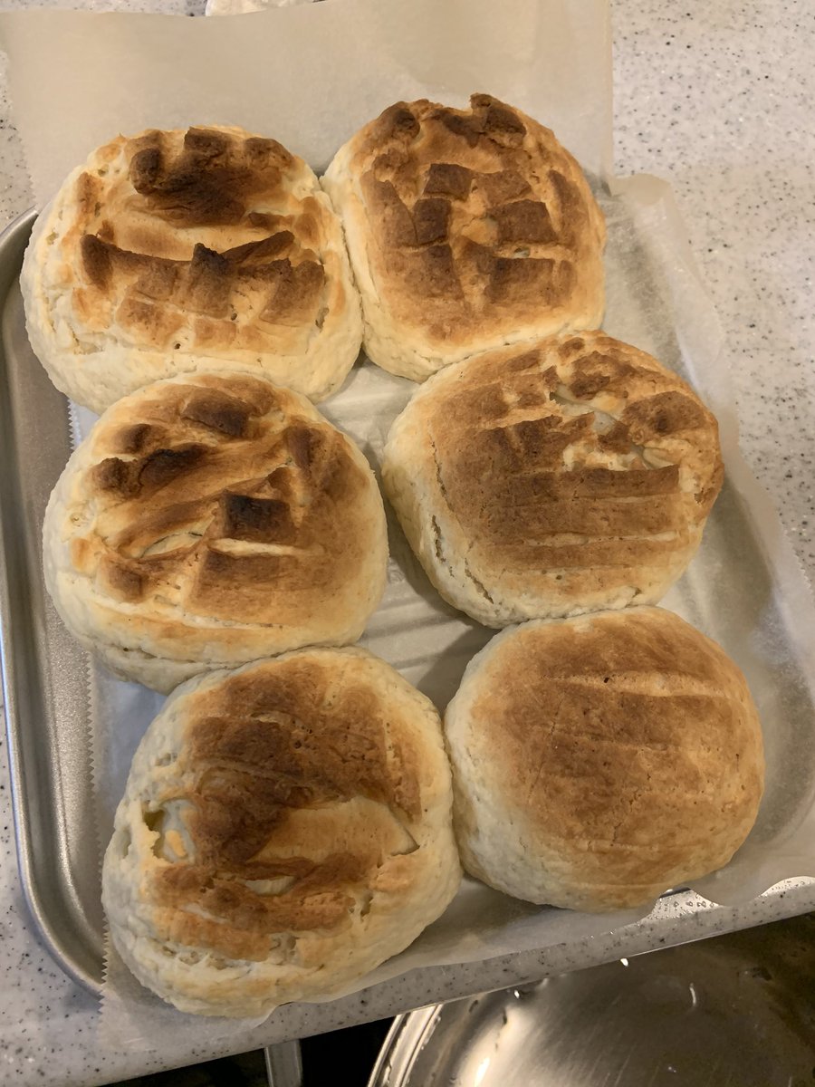 Edygames1216's tweet photo. 今日はメロンパン作りま…
(全然上手く出来なかったしな…)
今日は大きな食パン作りました！
味も全然ないのでジャムを塗ると美味しいですね！
パン作り奥が深いですね！笑 https://t.co/e851UsxhK8