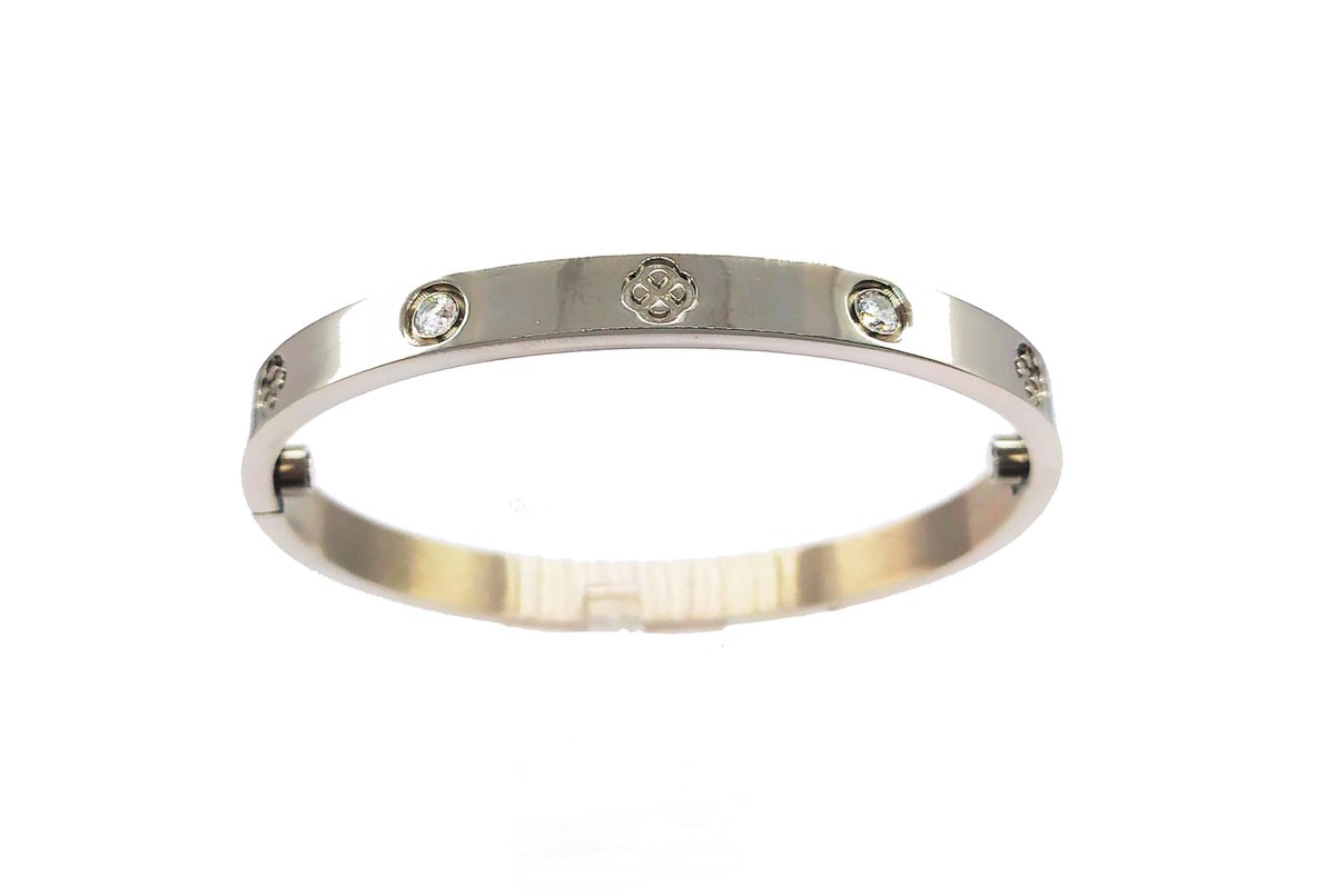 RebelWACauseF's tweet photo. CHECK THIS OUT! #silverbangle #screwbangle #lovebangle https://t.co/8TGPsqpaAz via @eBay #trendybangle #bangle #cuff #fashiontrend @i_simplyi2 #cybermonday #christmasgift #fashionjewellery #unisexjewelry #bangle https://t.co/ZxPSKMGWFX