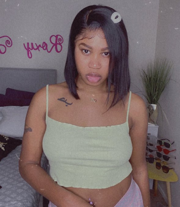 R O X Y’s pics and videos