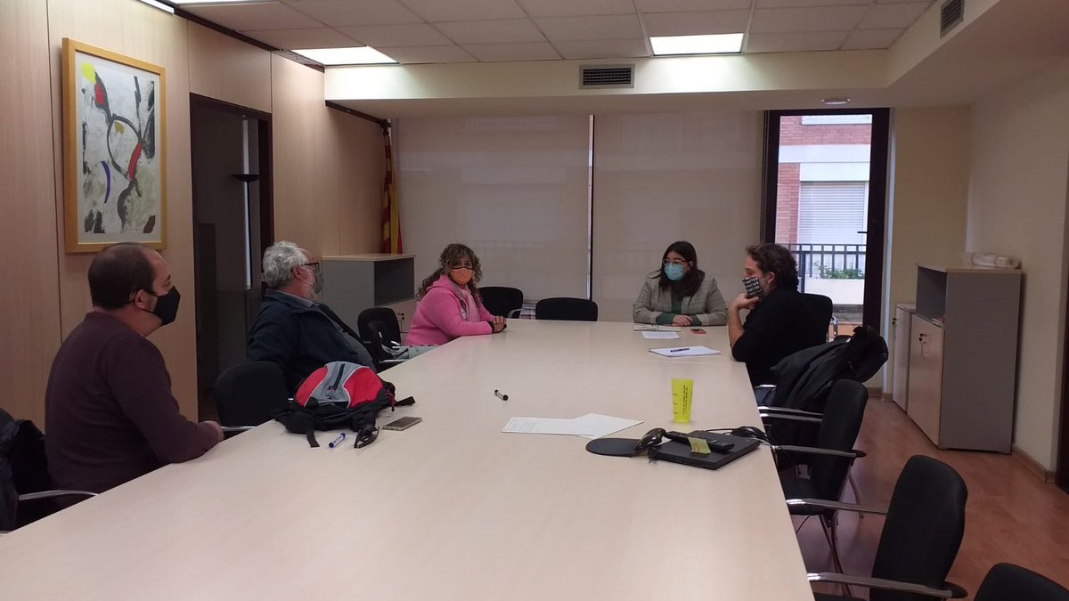 Hem rebut una representació de les cases de colònies que avui s'han manifestat davant de <a href="/joventutcat/">Joventut</a> reclamant més suport. Aquesta setmana publicarem les convocatòries econòmiques de suport, però seguirem treballant per no deixar caure el sector.