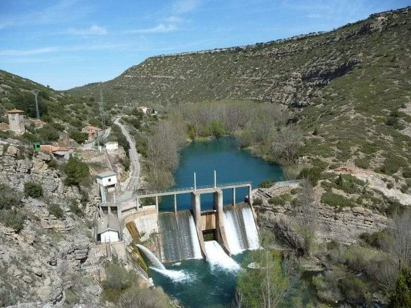 ¡Nuestro trabajo sirve!
El río Mijares (Teruel) sonríe por la libertad que alcanzará con la próxima demolición de la presa de Los Toranes a costa de su propietario, Iberdrola. Nuestro agradecimiento y reconocimiento a la <a href="/CHJucar/">Confederación Hidrográfica del Júcar</a> por la feliz resolución. 🎊🤩💦💪💙