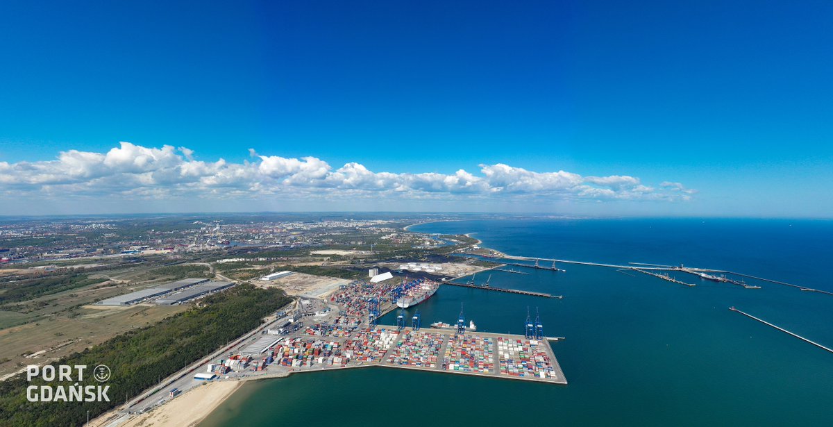 BenPinnington1's tweet photo. Polaris is reporting news from #Poland's biggest #port today - @PortGdanskZMPG Port president Łukasz Greinke says tonnage will exceed 48million tonnes in 2020 thanks to ability to adapt to market and handle all cargo types #gdnask https://t.co/bhvi4rB37x https://t.co/88GDvpq1lT