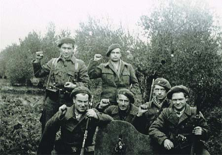 Guerra_Civil_'s tweet photo. 30/11/1936: La 3ª Brigada Mixta que defiende Pozuelo es reforzada por 4 batallones (2.000 hombres), de los cuales uno de ellos pertenece a las Brigadas Internacionales. https://t.co/C6mw3yO8nJ