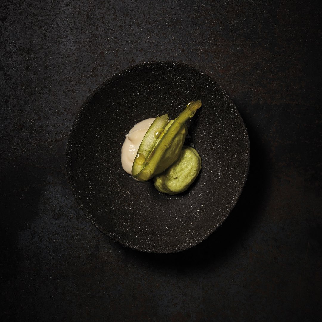 PastryRev's tweet photo. 🌱💥 #PR45 ya en {eBook}
👉🏻🌐 Consíguelo visitando
https://t.co/k6xsV0HHYj
🍽 Postres de @LesCols_Fina:
1️⃣ Zanahoria en diferentes texturas
2️⃣ Coliflor en cuatro texturas
3️⃣ Espárrago verde, aceite y sal
4️⃣ Calabaza y cabello de ángel
💚 #VegetalesenPastelería https://t.co/ZxfDydDfg2