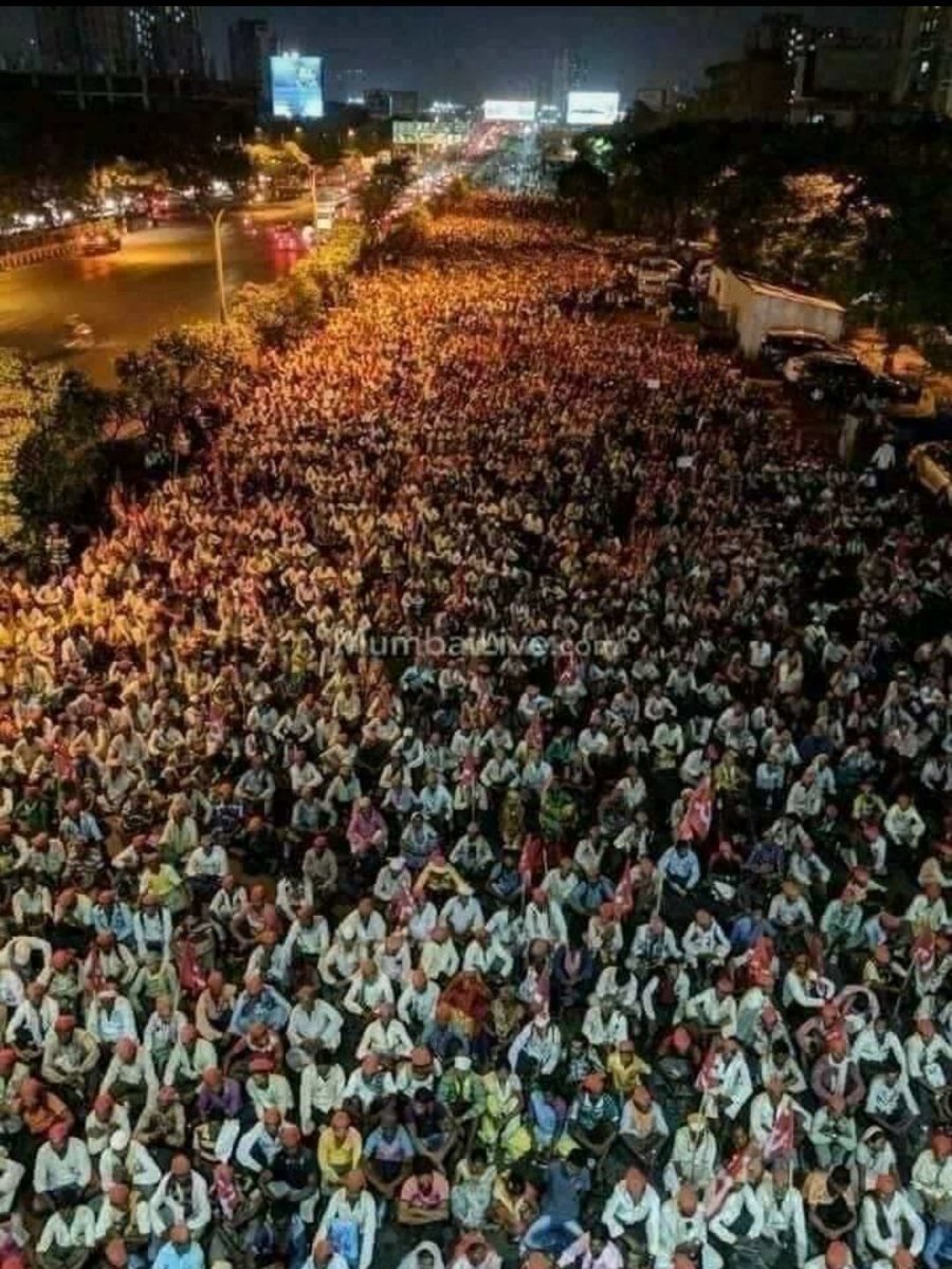 DevareViren's tweet photo. 96 thousands tractors and more than 1.5 crore farmers are protesting. This is the world's biggest protest and Government of India has to listen what farmers wants to say.
#FarmersDilliChalo #kisanandolan #FarmersProtest #WhereIsAmitShah #StopStateTerrorAgainstFarmers #FarmersBill https://t.co/vlPW9eBoco