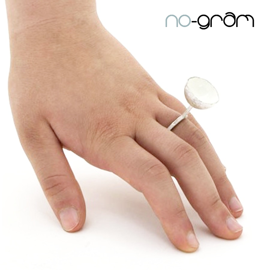no_gram's tweet photo. Heidemarie Herb

ring | silver, pigment

https://t.co/5RywuP3L9g

#nogram #alternativesgallery #jewelrydesigner #HeidemarieHerb #Italy #contemporaryjewellery #gioiellocontemporaneo #zeitgenössischerschmuck #當代珠寶 #joyeriacontemporanea #handmade #silver #pigment #white #jewelry https://t.co/YlyQOkkysB