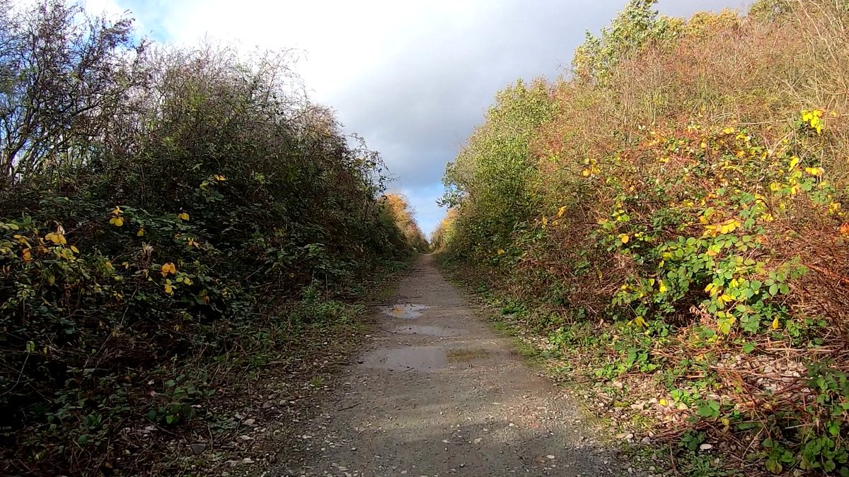 It's also unlit, unsurfaced, usually full of standing water doesn't link to the cycle "facilities" at either the A52 or Stragglethrope Rd and is also rather narrow meaning little space for people to get past one another on nice days, esp in these Covid times.
