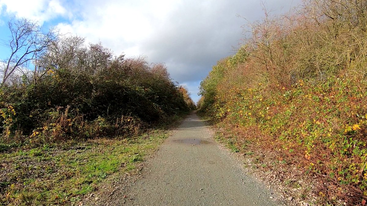 It's also unlit, unsurfaced, usually full of standing water doesn't link to the cycle "facilities" at either the A52 or Stragglethrope Rd and is also rather narrow meaning little space for people to get past one another on nice days, esp in these Covid times.