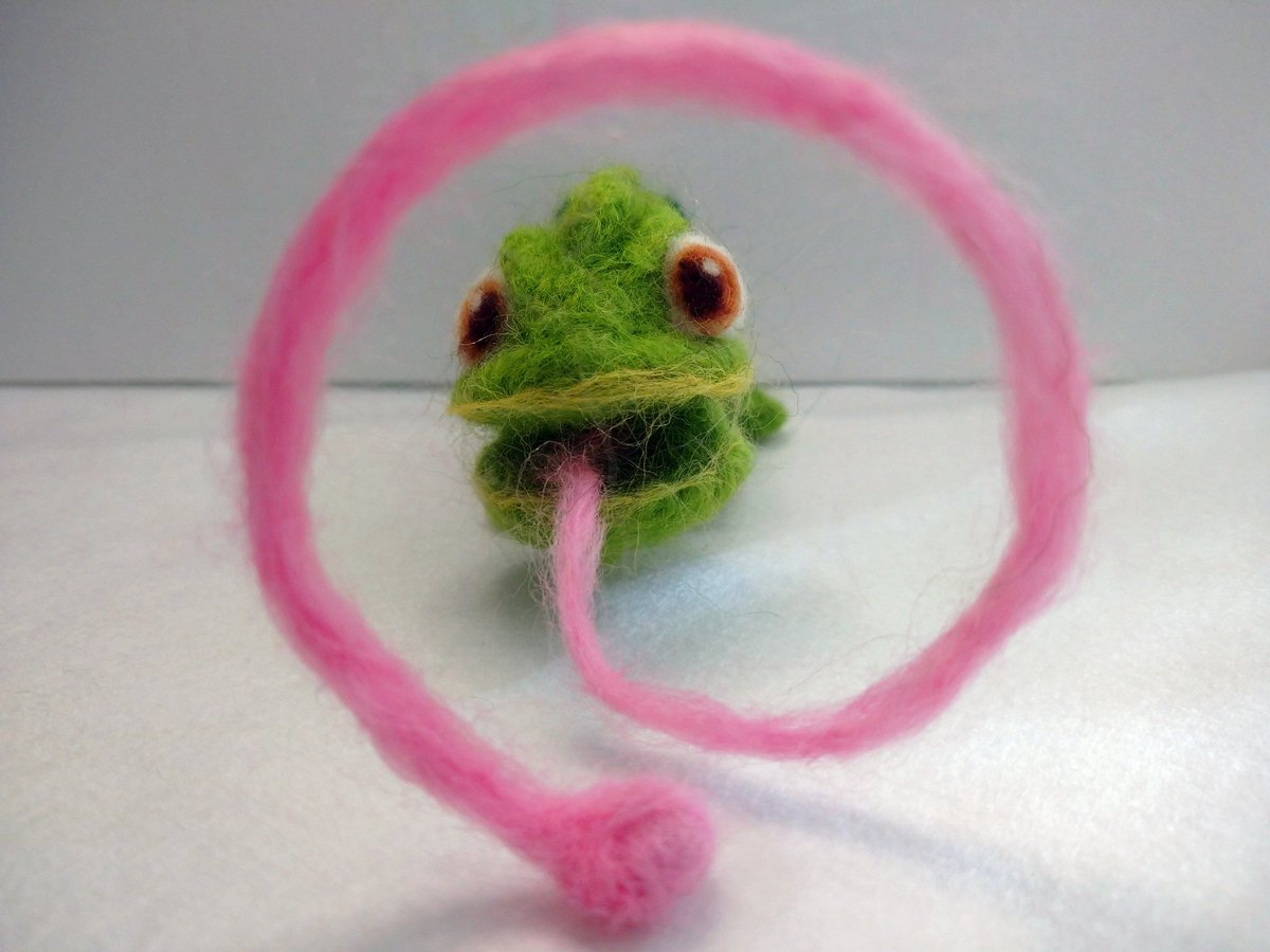 Uchinokora 羊毛フェルトでラプンツェルの良き友パスカルを作りました 今回も仕掛けがありますよ 動画はこちら T Co Gfulu3deyd 塔の上のラプンツェル パスカル 羊毛フェルト カメレオン ディズニー アニメ 映画 T Co