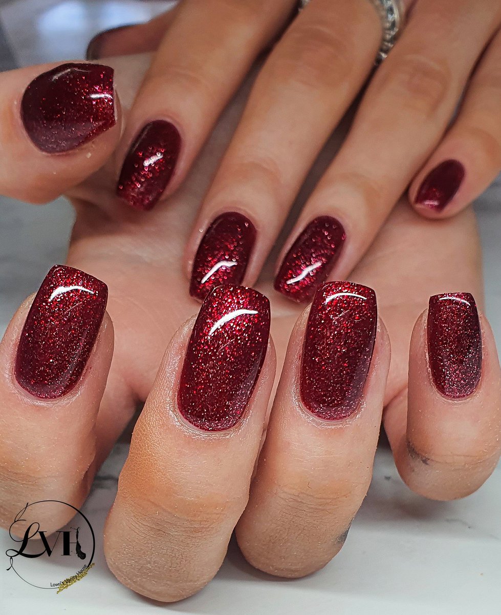 Lowrisvanityho1's tweet photo. Festive newbie - RITZ from @thegelbottleinc 
.
Absolutely in ❤
.
#nails #festive #rednails #newnails https://t.co/BfxdA5eKoQ