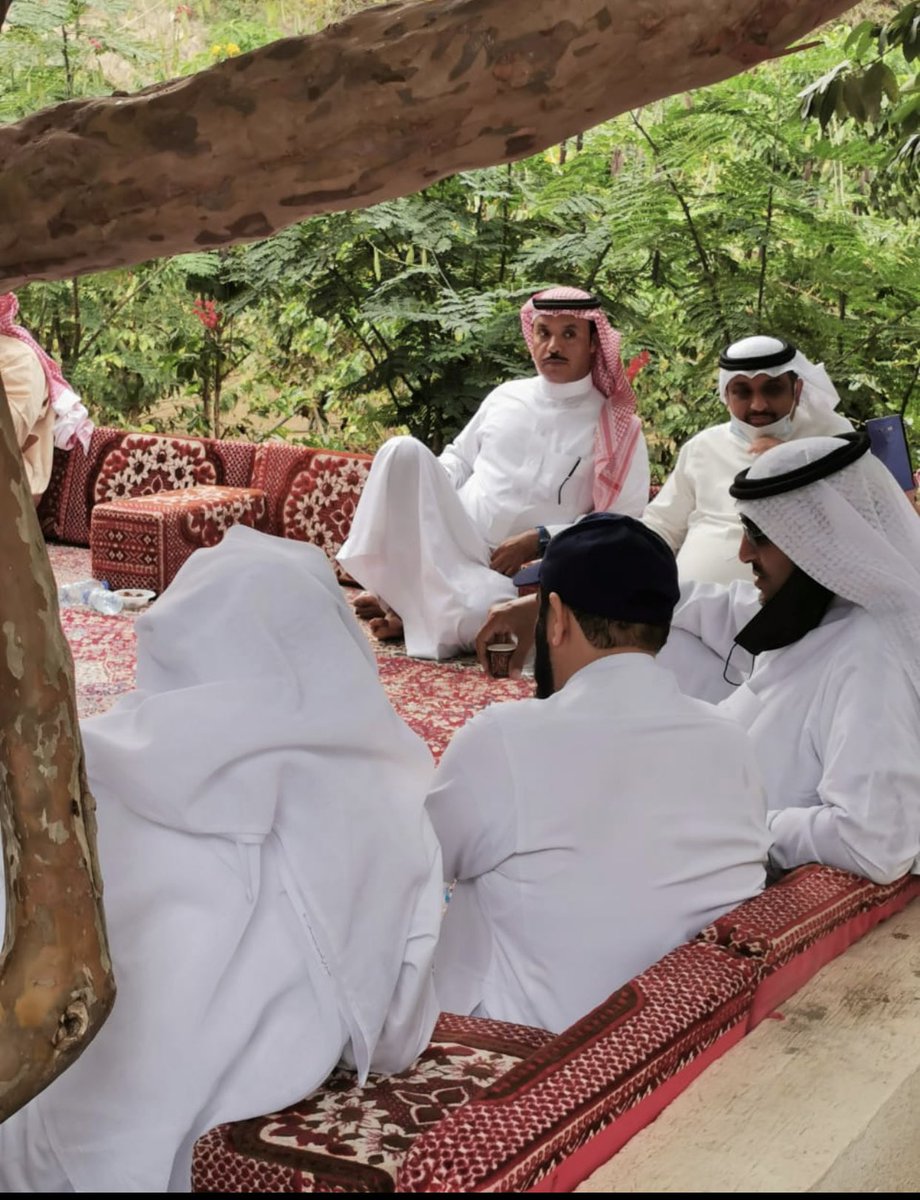 aalhazloul's tweet photo. زيارة فيفا بدعوة من الاخ العزيز والفنان التشكيلي يحي الفيفي لحضور ملتقى التشكيليين يوم الخميس 4/11 /1442هـ https://t.co/UkcFsiufXO