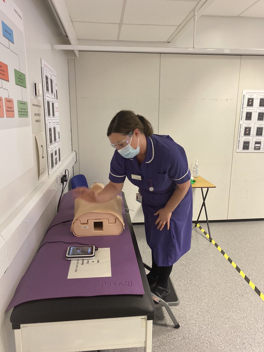 leedspainteam's tweet photo. The Acute Pain CNS’ are resus ready and raring to go!! #CPR @LTHTTheatreTri https://t.co/duiKSGJ3Ap
