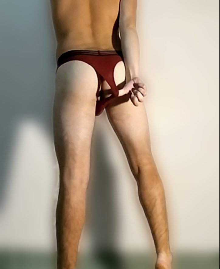 Who wants to enter this hole under this thin strip of thong😏👌🍑 https://t.co/lYm849103H