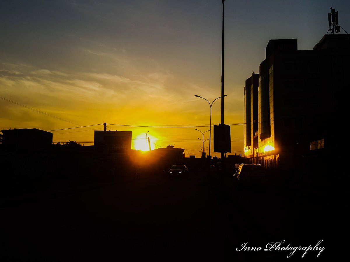 Innoket2013's tweet photo. Bon début de semaine à tous et que Dieu veille sur nos activités respectives et nous protège dans nos déplacements.
#Innoprod
#Art
#Photographie
#coucherdusoleil https://t.co/hNJtx86eym