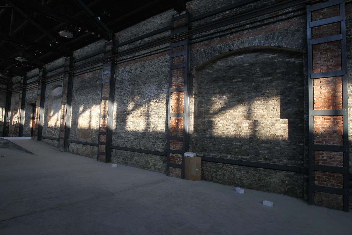 GoJiangsu's tweet photo. The 1895 #Nantong Cultural and Creative Industry Park, located in the city’s Tangzha Ancient Town along the canal, was reformed from old factories built in 1895. Now, it is home to art exhibitions and many creative design, digital media, and advertising companies. #GrandCanalInJS https://t.co/0CNk2XP06s