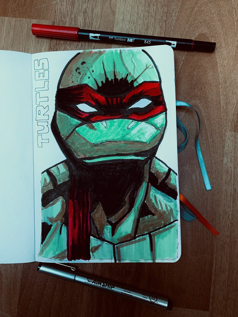 ptibulle's tweet image. Pause #tnmt ce midi avec mes crayons @tombowpencil et mon carnet @AirshipNotebook 
Ping @TalesFrmDaSewer et @EmmanuelPeudon