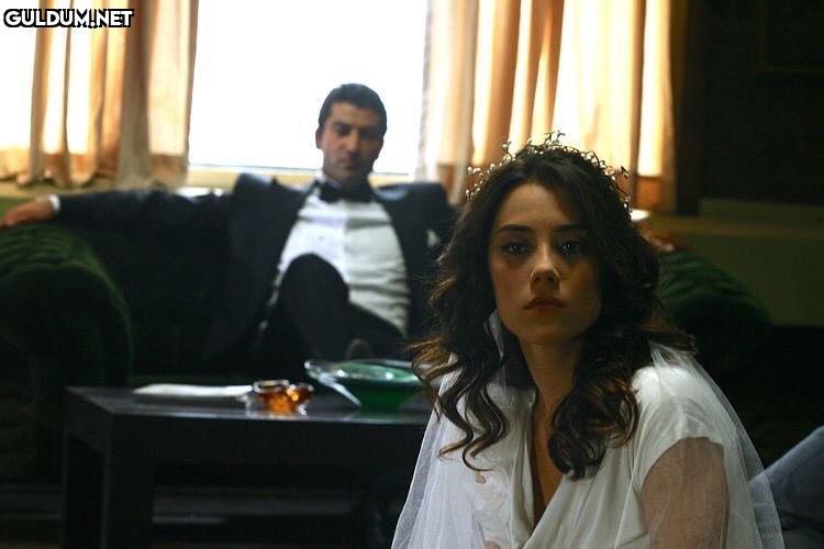 replikalani's tweet photo. "Birinin peşinden ne kadar çok koşarsan o kadar yalnız kalıyorsun."

🎬 Ezel https://t.co/GSKM3Gcypu