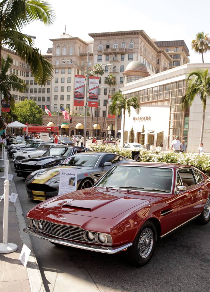 Beverly Hills car For #luxuryCar Aficionado. 

One step into #BeverlyHills and you will likely see a new #Lamborghini or #classicFerrari coasting along its famed streets.

#luxury #beverlyhillscarclub #carsclub #classiccars #car #cars #peaklife #peaklifemagazine #spreadsmiles