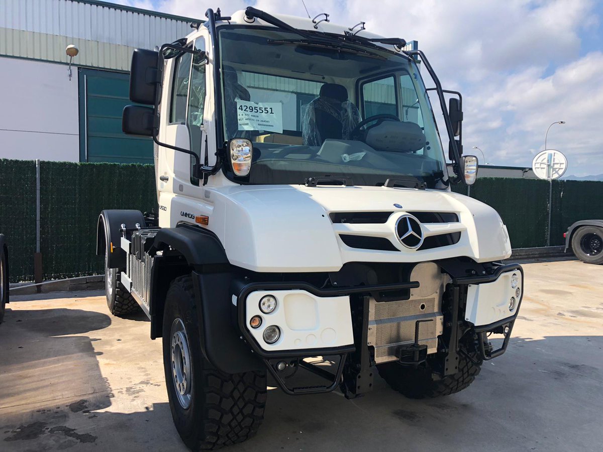 Foto del nou #Unimog que hem adquirit amb una subvenció de 45.000,00€ de la convocatòria d'ajudes a la Gestió Forestal Sostenible 2019, Resolució ARP/1474/2019, amb el qual millorarem la mobilització de la #biomassa a Catalunya.
<a href="/agriculturacat/">Agricultura</a> <a href="/MercedesUnimog/">Mercedes Unimog</a> #Lignia