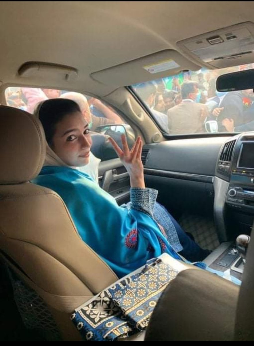 lalajaffar45's tweet photo. میں روپ بدل کر آونگی 
تم مجھکو مار نہ پاوگے
جیی بھٹو بینظیر
جیی بلاول بھٹو 
#JalsaTouHoga https://t.co/kwwr4aD8OJ
