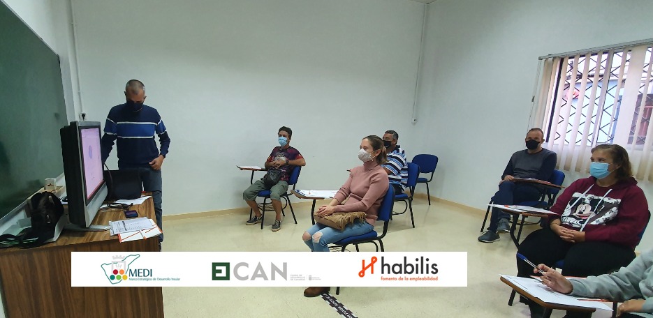 ProyectoHabilis's tweet photo. UFE La Laguna continúa formando a personas beneficiarias @ProyectoHabilis enseñando distintos oficios, para su futuro laboral. Comenzamos curso de personal de conserjería @ProyectoHabilis @CabildoTenerife #CercaDeTi https://t.co/PMOoMkYobP