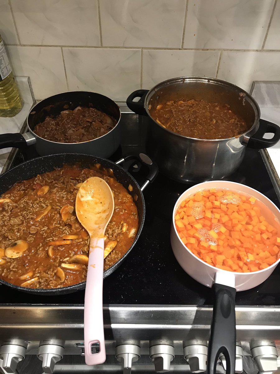 CafeGordon's tweet photo. Getting prepped for tomorrow’s @insideconnect25  CSCS Courses #lasagne #homemade #winterwarm @CafeGordon @theKNC17 https://t.co/WMSxsGbqvL