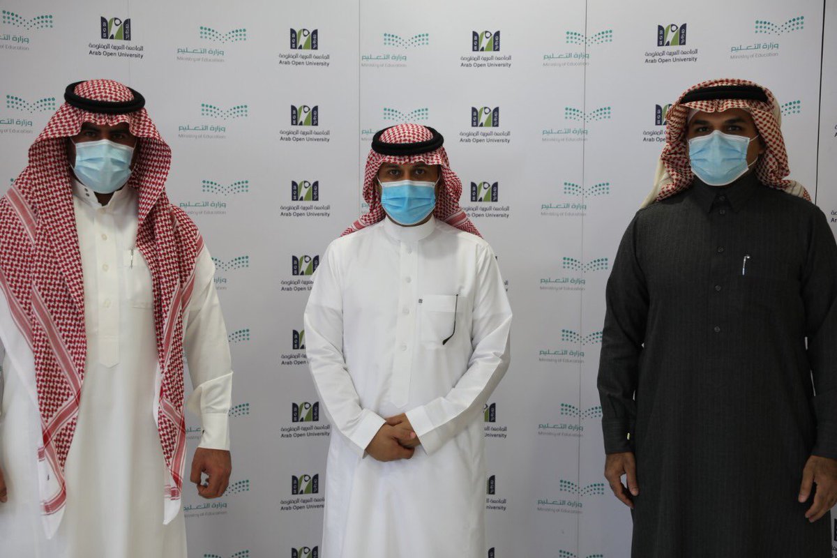 3ou_ksa's tweet photo. - تقام الامتحانات داخل الحرم الجامعي حضورياً وفقاً للإجراءات الإحترازية 
-يسمح للطلبة لمن يرغب بتأجيل اداء الامتحان بتأجيله للفصل الدراسي القادم دون دفع الرسوم 
- دعم سعادته رئيس الجامعة للمجالس الطلابية حيث وجه سعادته بتخصيص جائزة لأفضل مجلس طلابي https://t.co/JNWOMqpyez