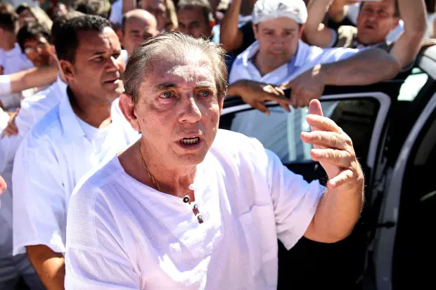 Conservadora191's tweet photo. SÓ PARA LEMBRAR - 🚨MONSTRO🚨 Líder religioso 'João de Deus' que tinha milhões de seguidores 'administrava uma fazenda de escravas sexuais e vendia bebês pelo lance mais alto' https://t.co/9KIwqHeTpi https://t.co/CTP5TduzoA