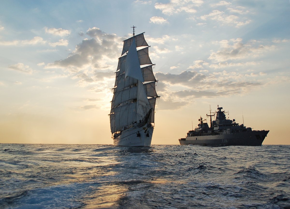 deutschemarine's tweet image. Unsere #Tradition: Was uns stolz macht. Woran wir erinnern. Was uns den Weg weist. Unsere Tradition reicht historisch weit zurück. Sie ist uns wichtig, denn sie trägt, prägt und verpflichtet uns. #WIRSINDMARINE #KompassMarine