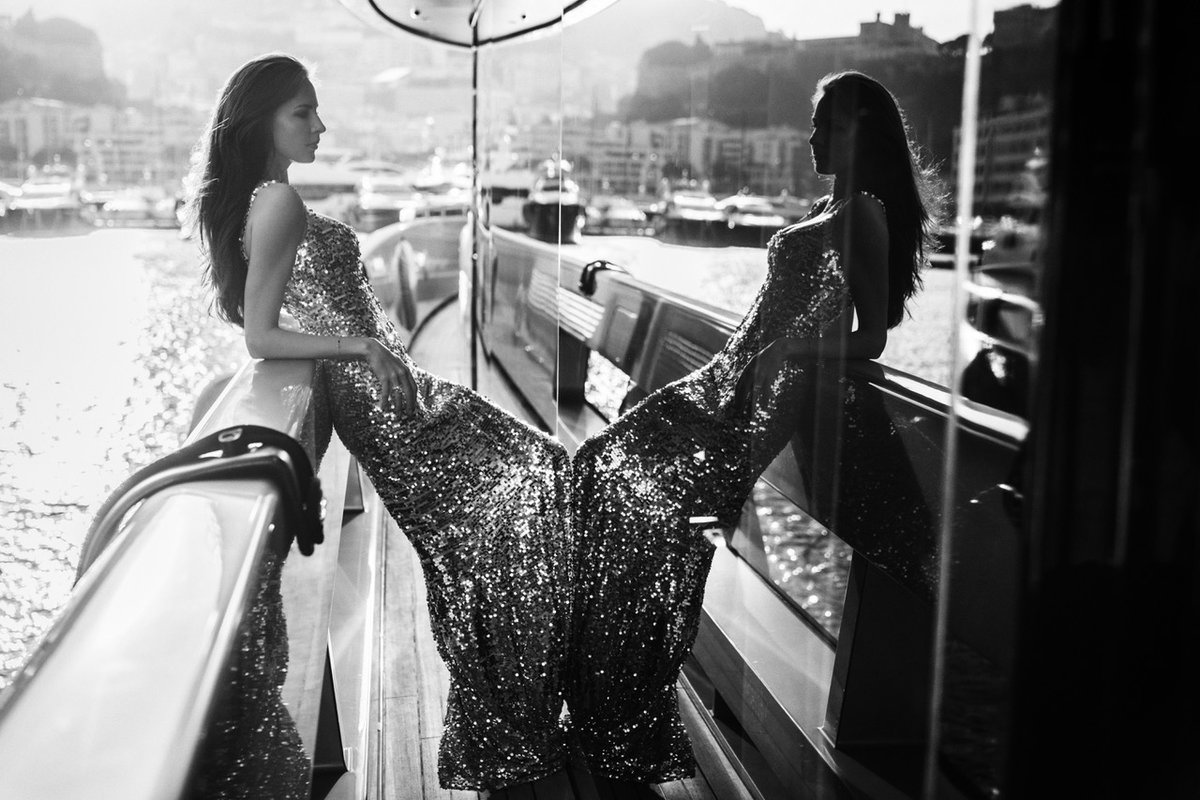 Our yachts feature next-generation laminated XIR glass that allows maximum light transmission, while keeping solar heat gain at bay. Harmful UV rays are almost completely blocked, and heat transmission reduced by 60%. #livesmartbedynamiq #superyachts