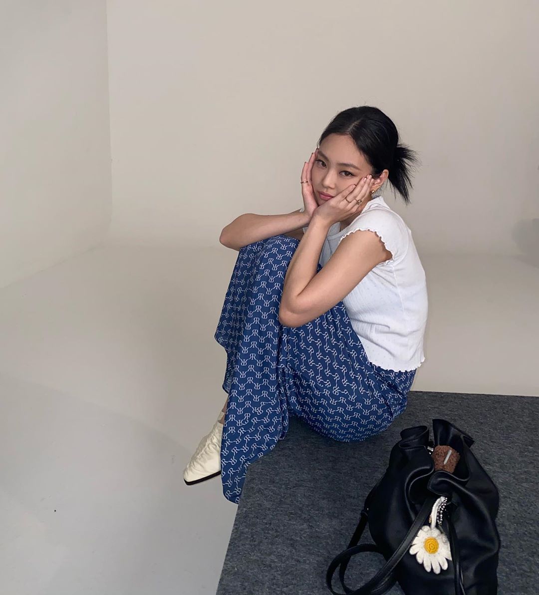 JeyGreyNovels's tweet photo. You're so precious 🥺❤️
#WeLoveYouJennie https://t.co/fI9BnIpFDc