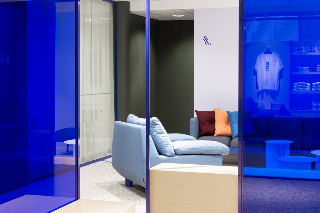 Pinto_Design's tweet image. Suomen Palloliiton toimitilat myllättiin ja tilojen toiminnallisuus mietittiin täysin uusiksi tilanteessa, jossa Uudenmaan alueen henkilöstöä muutti enemmän saman katon alle Urheilukadulle. Tässä maistiaisia!
#PintoDesign @Palloliitto @FDS_Suomi Kuvat: Vesa Laitinen