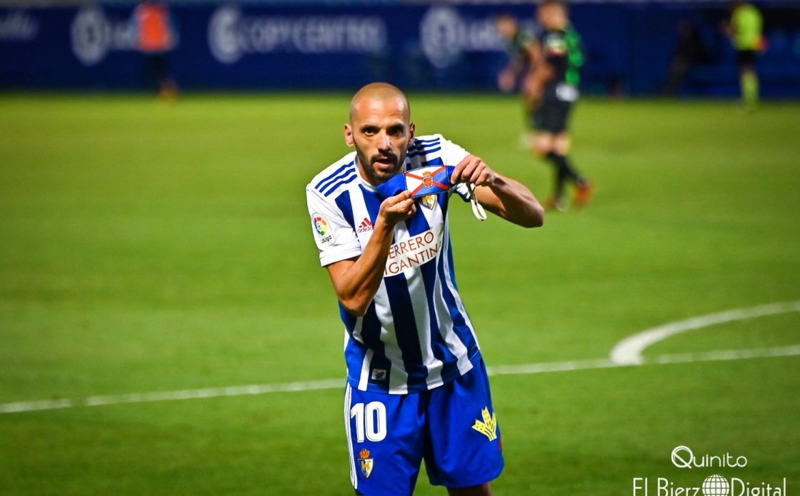 PonfeYuri10's tweet photo. ‼️ OJO AL DATO ‼️

Con el gol de ayer, Yuri de Souza alcanza los 203 GOLES en liga en España.

Supera a Santillana (202 goles) y ya ocupa el puesto 16 en la clasificación de MÁXIMOS GOLEADORES HISTÓRICOS contando 1º+2º+2ºB.

LA LEYENDA @yuridesouza_10⚽️👑 https://t.co/ACM2FesEky