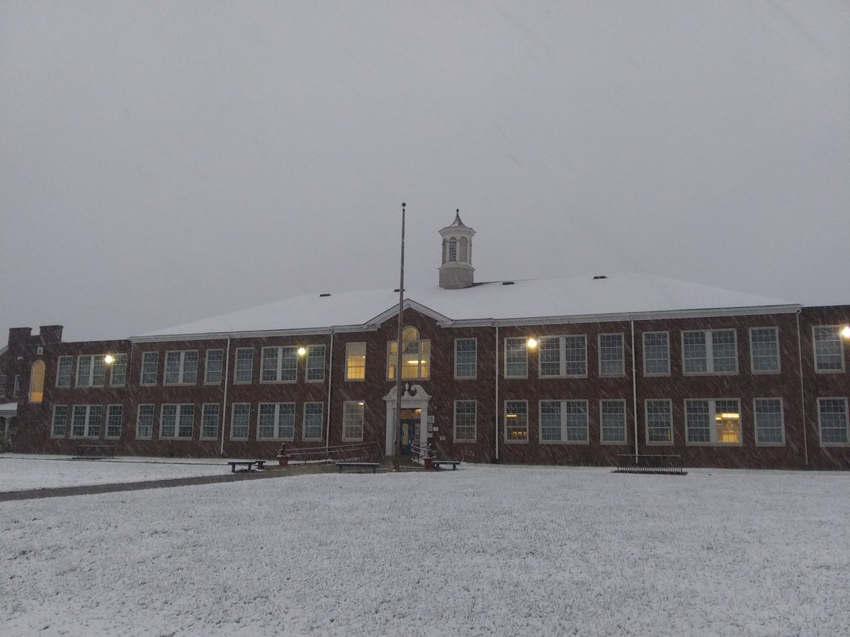 LHSMrsHarrison's tweet photo. Winter (late fall) wonderland! https://t.co/ytvBCY2oVi