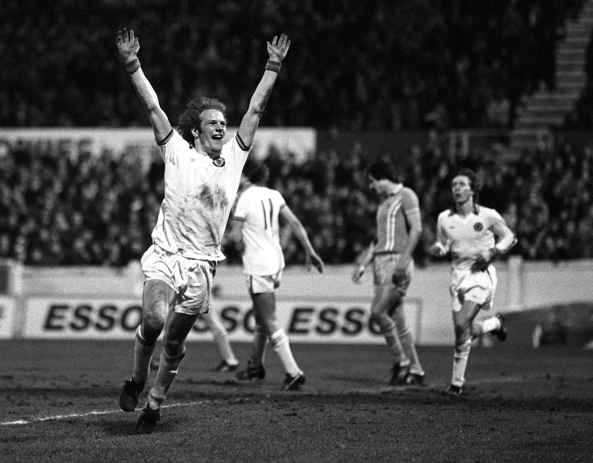 Wishing 1977 League Cup winner Andy Gray a happy birthday! 
